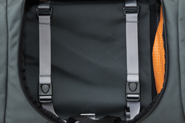 Silver Compression Straps in an Aeronaut.